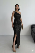 Kadın Omuz Aksesuarlı Volanlı Yırtmaç Parlak Kumaş Abiye Mezuniyet Siyah Nikah Elbise - Siyah - Görsel 2