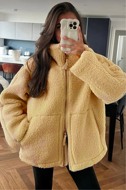 Dik Yakalı Cepli Kadın Peluş Ceket – Camel - Alfudo Moda